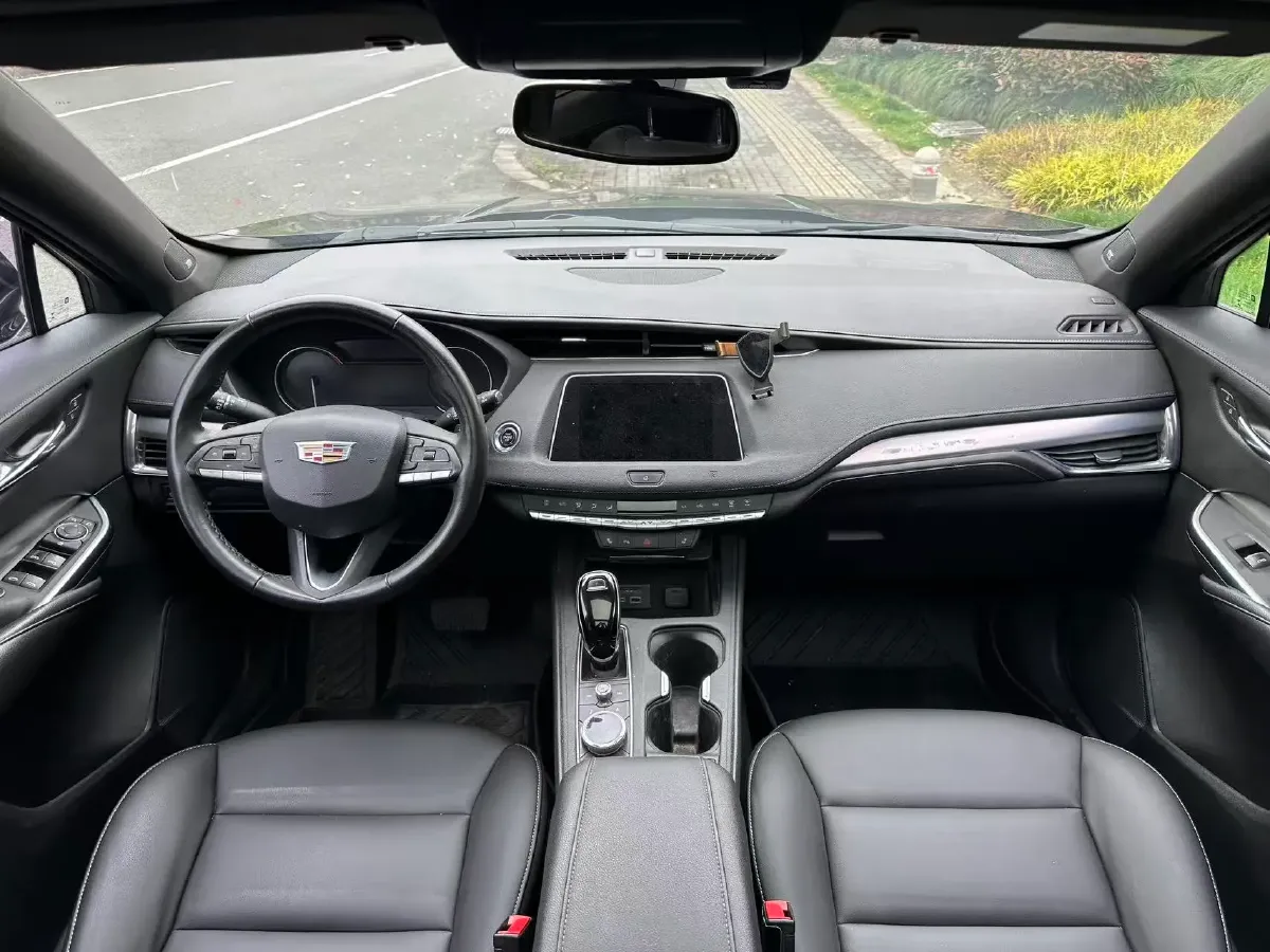 2020 Cadillac XT4 2.0T 237HP L4 9AT,autocango,china used car exporter,china ev exporter,chinese used car exporter,chinese used ev exporter