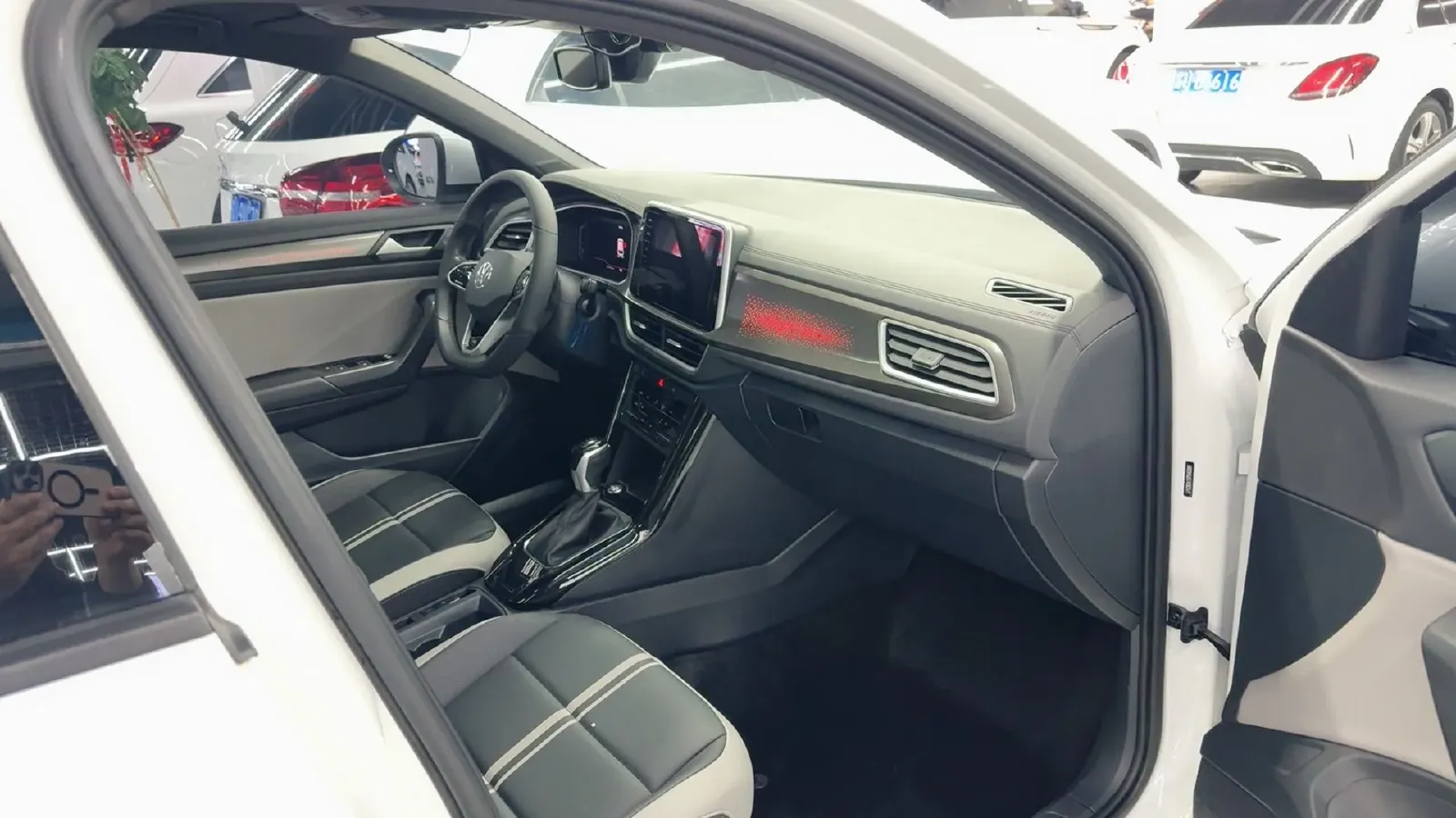 2023 Volkswagen T-Roc 1.5T 160HP L4 7DCT,autocango,china used car exporter,china ev exporter,chinese used car exporter,chinese used ev exporter