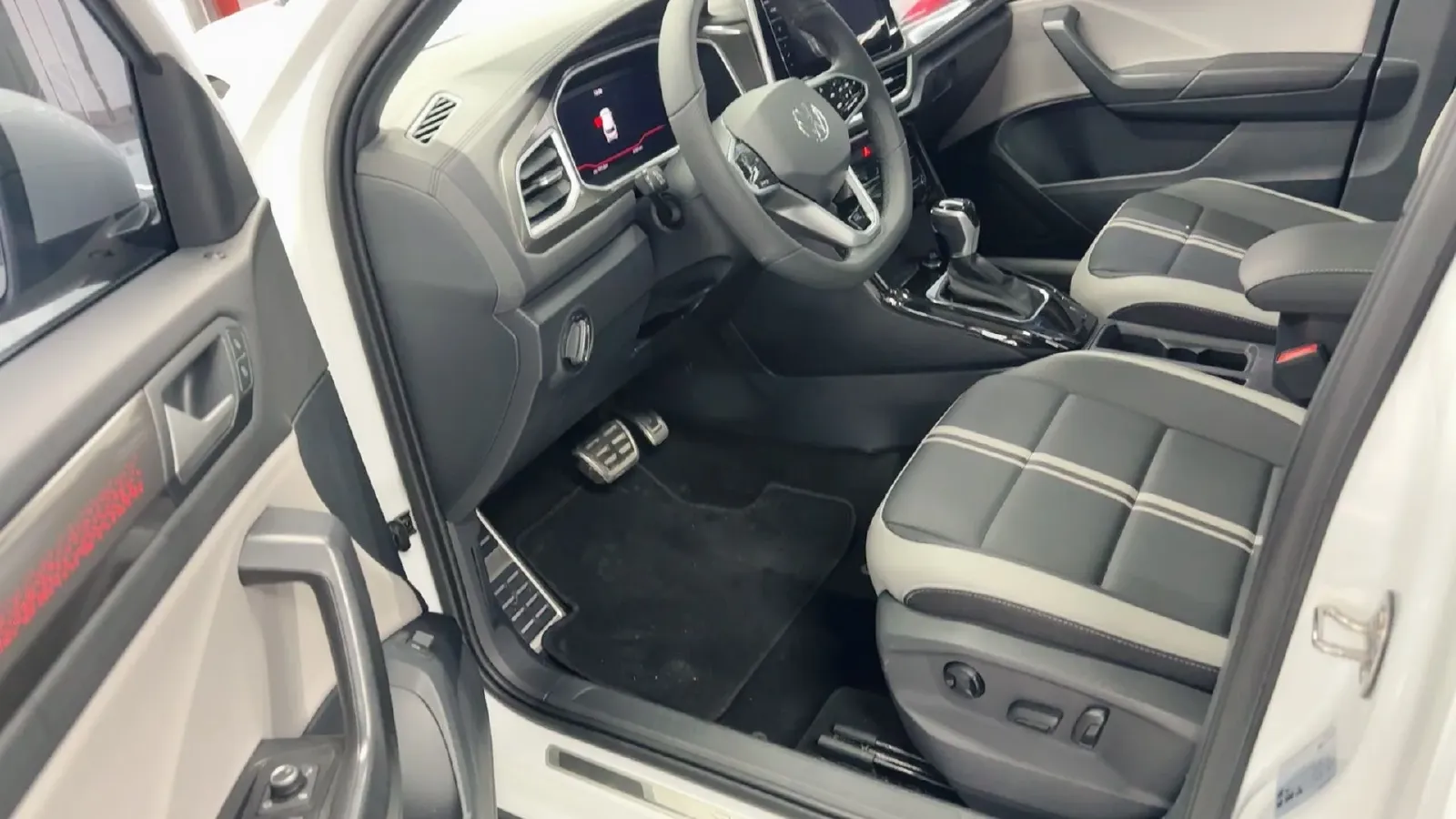 2023 Volkswagen T-Roc 1.5T 160HP L4 7DCT,autocango,china used car exporter,china ev exporter,chinese used car exporter,chinese used ev exporter