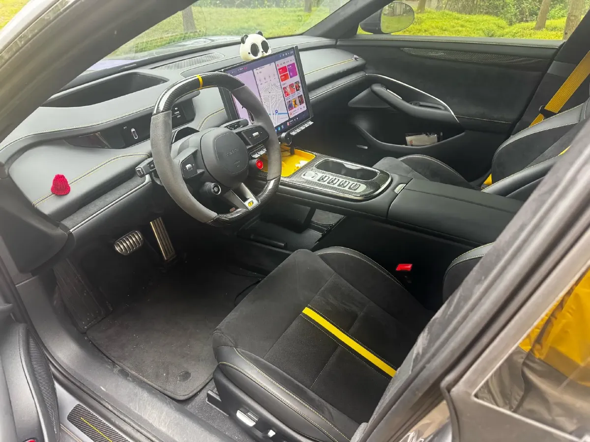 2025 MI SU7 Ultra BEV 93.7KWH,autocango,china used car exporter,china ev exporter,chinese used car exporter,chinese used ev exporter