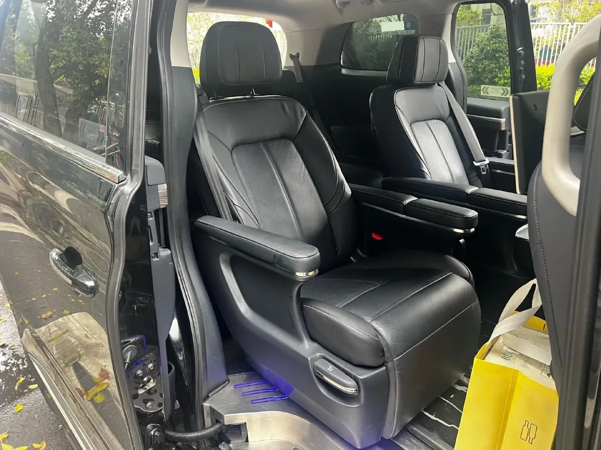 2021 GAC Trumpchi M8 2.0T 252HP L4 8AT,autocango,china used car exporter,china ev exporter,chinese used car exporter,chinese used ev exporter