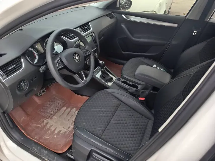 2019 Skoda Octavia 1.2T 116HP L4 7DCT,autocango,china used car exporter,china ev exporter,chinese used car exporter,chinese used ev exporter