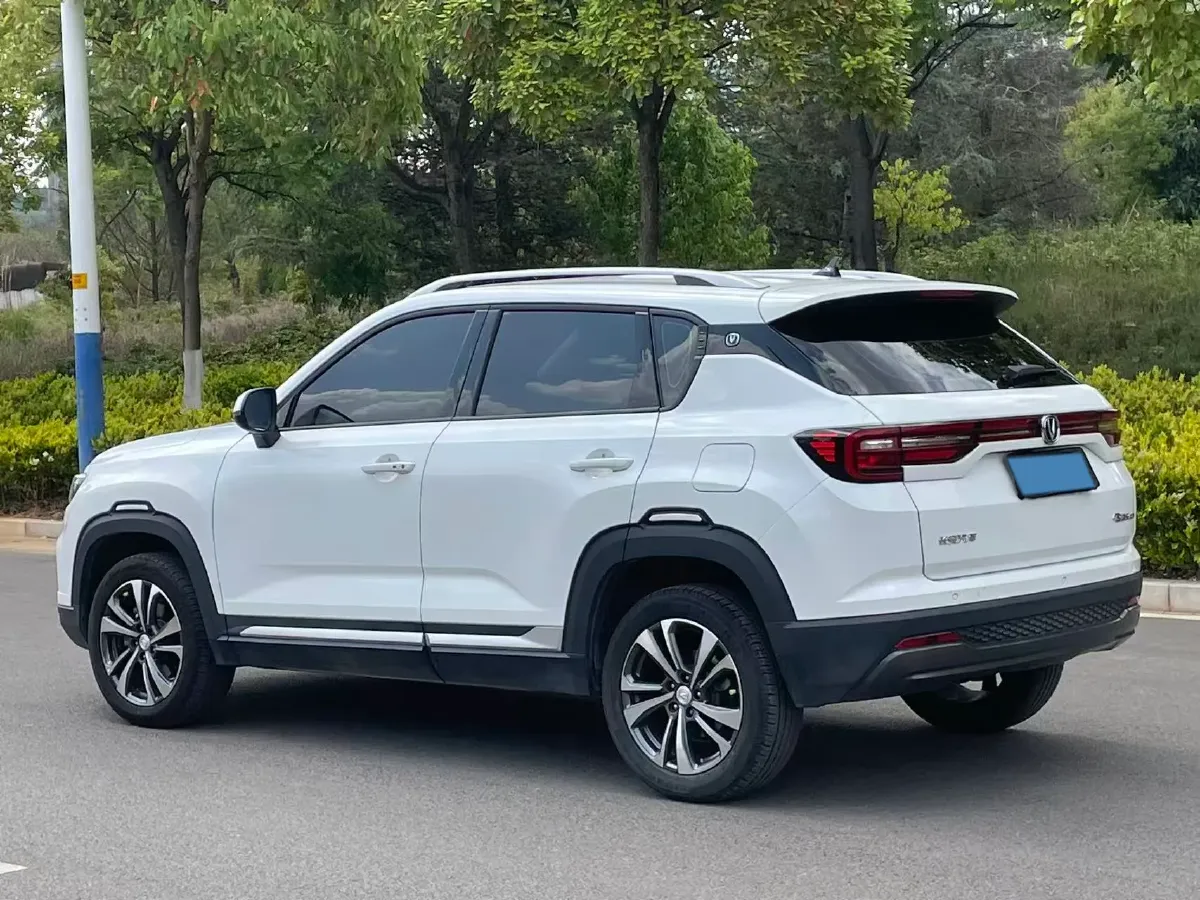 2021 ChangAn CS35 Plus 1.6L 128HP L4 5MT,autocango,china used car exporter,china ev exporter,chinese used car exporter,chinese used ev exporter