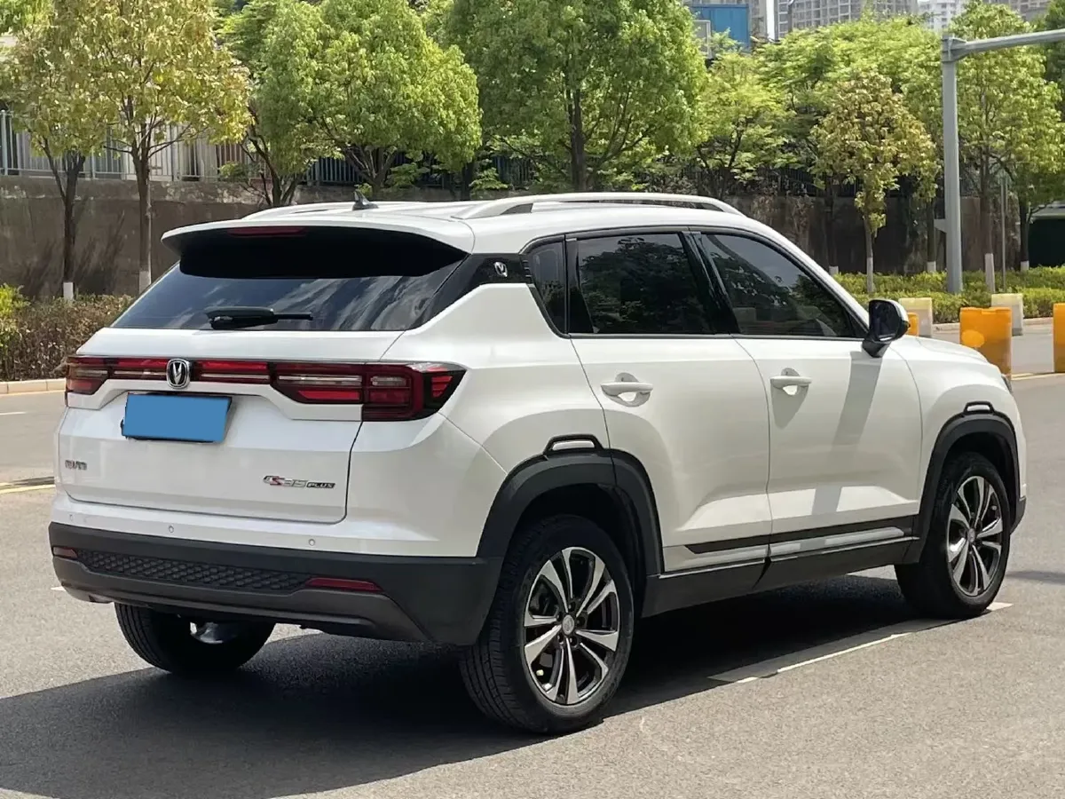 2021 ChangAn CS35 Plus 1.6L 128HP L4 5MT,autocango,china used car exporter,china ev exporter,chinese used car exporter,chinese used ev exporter