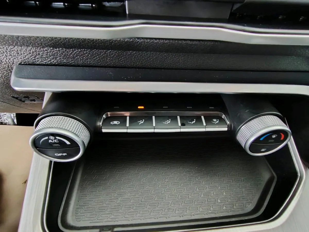 2021 Geely Coolray 1.4T 141HP L4 6DCT,autocango,china used car exporter,china ev exporter,chinese used car exporter,chinese used ev exporter