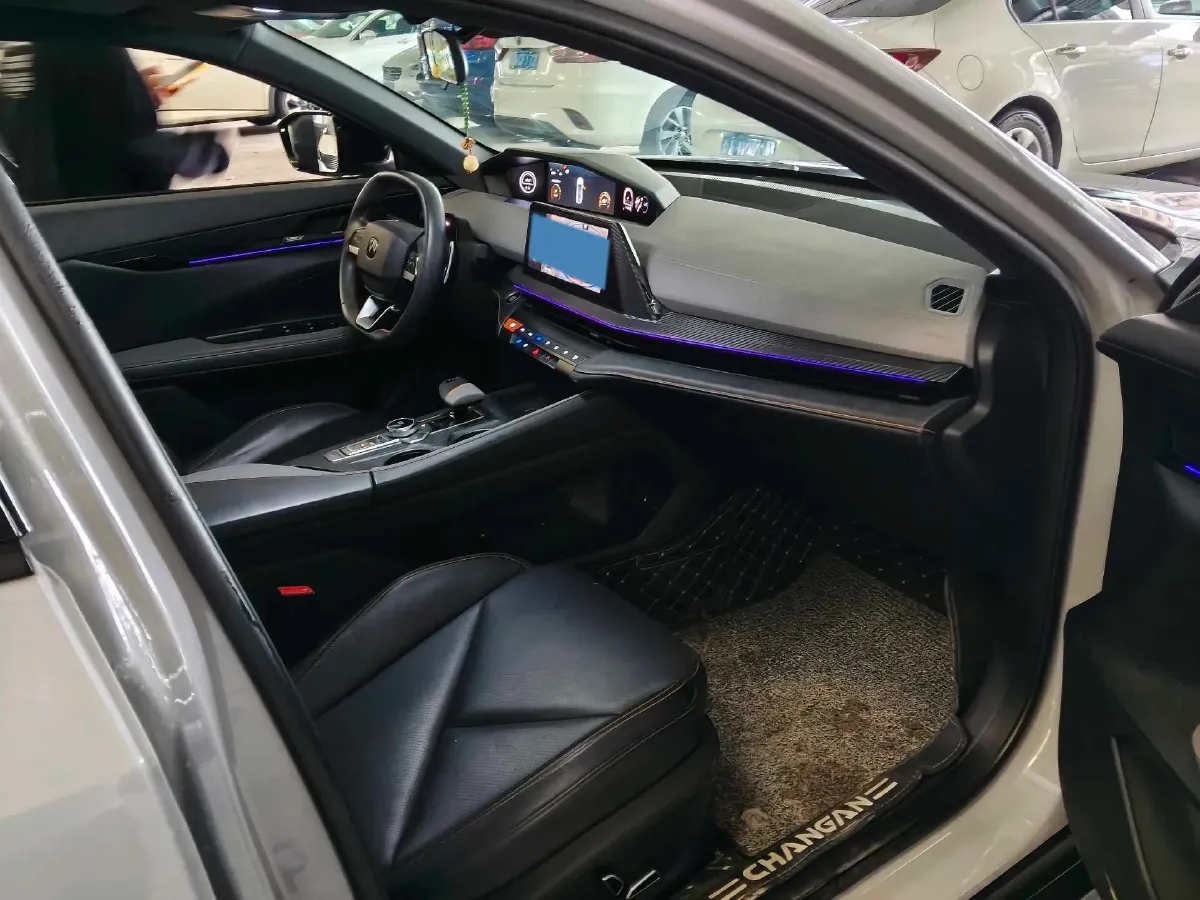 2022 ChangAn UNI-V 1.5T 188HP L4 7DCT,autocango,china used car exporter,china ev exporter,chinese used car exporter,chinese used ev exporter