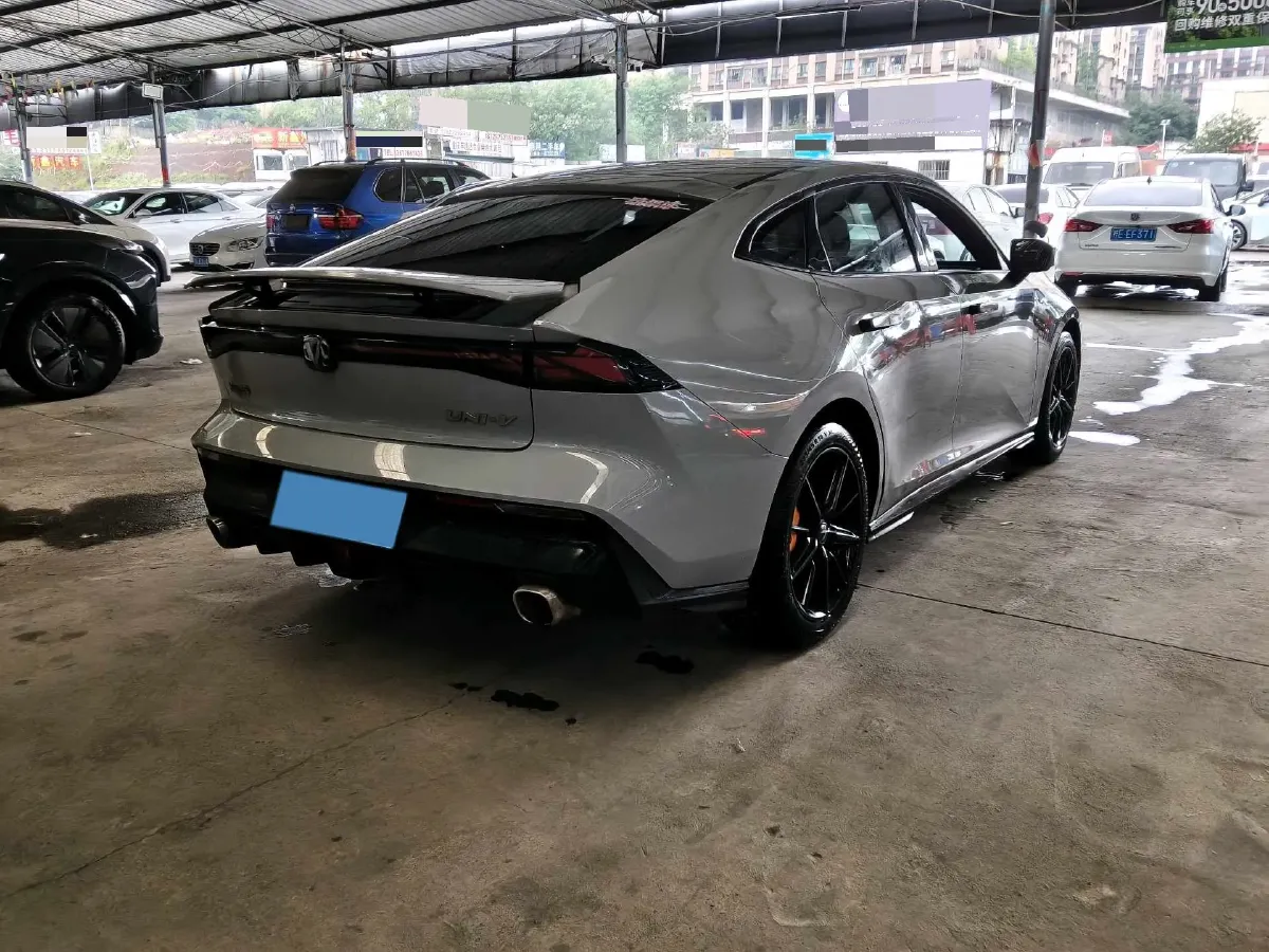 2022 ChangAn UNI-V 1.5T 188HP L4 7DCT,autocango,china used car exporter,china ev exporter,chinese used car exporter,chinese used ev exporter