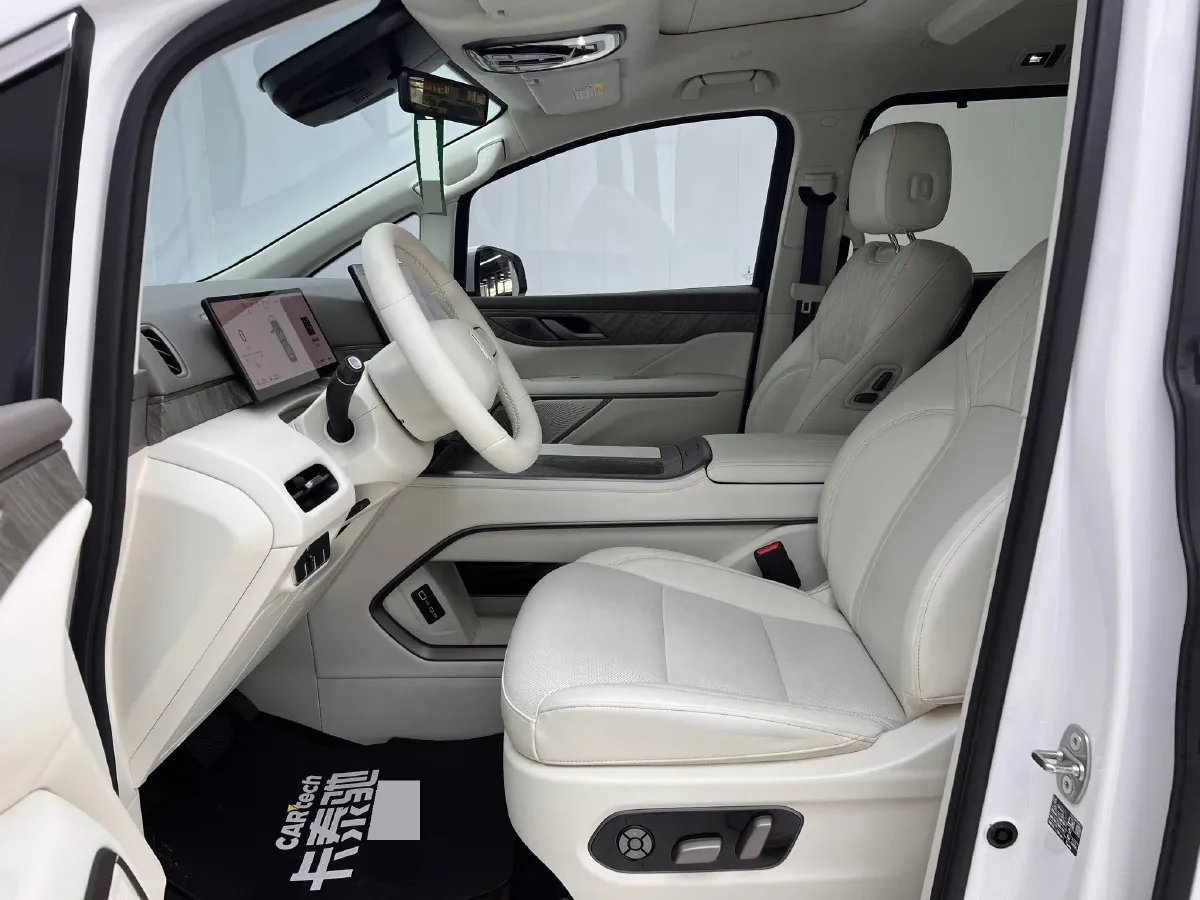 2025 WEY HighMountain 1.5T 170HP L4 4DHT PHEV,autocango,china used car exporter,china ev exporter,chinese used car exporter,chinese used ev exporter