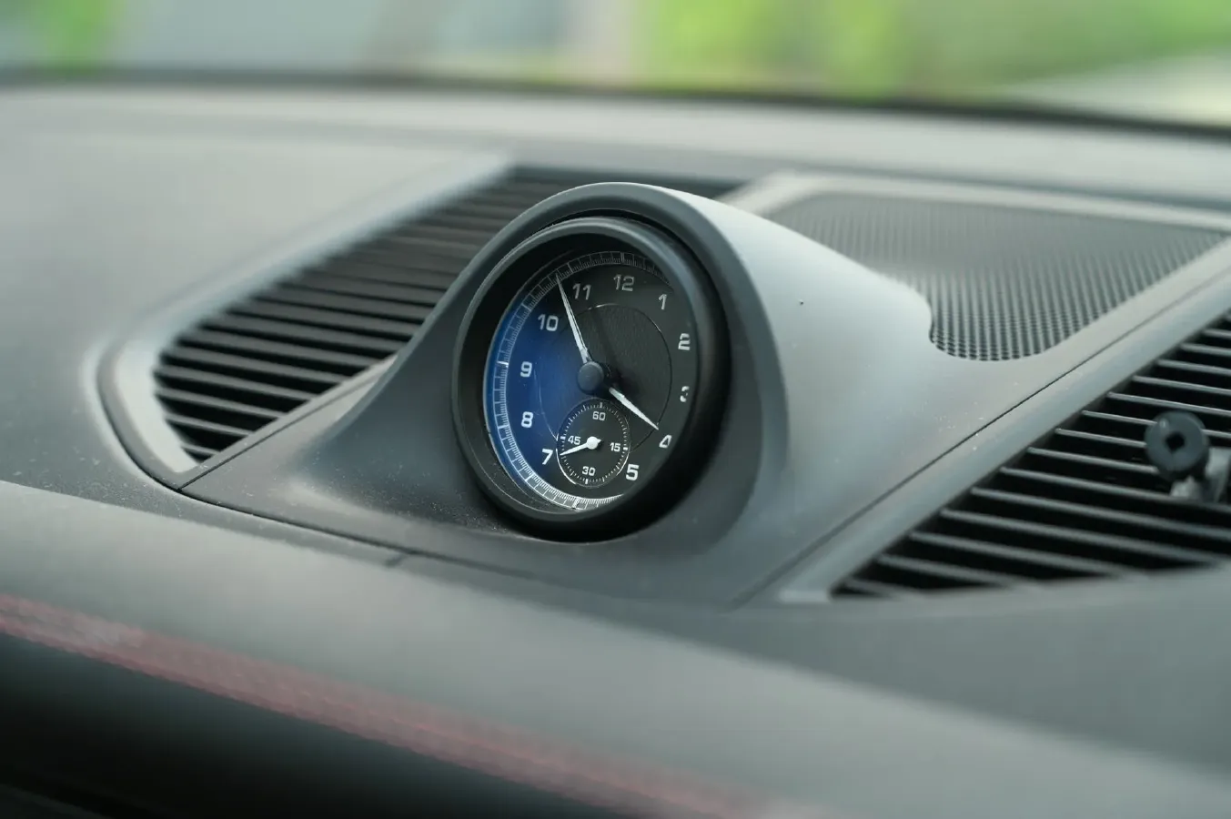 2023 Porsche Macan 2.0T 265HP L4 7DCT,autocango,china used car exporter,china ev exporter,chinese used car exporter,chinese used ev exporter