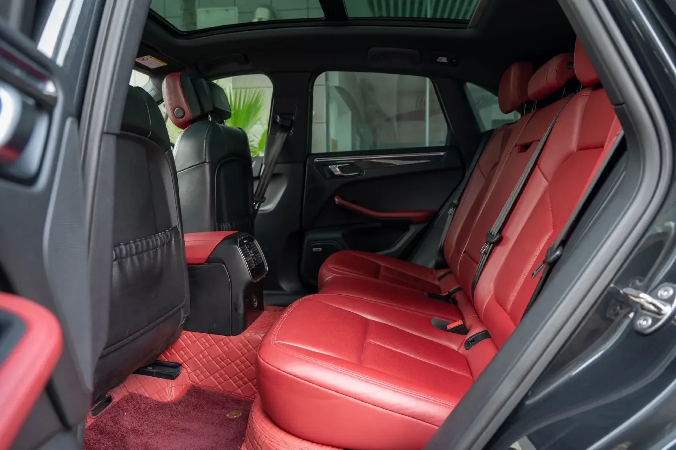 2023 Porsche Macan 2.0T 265HP L4 7DCT,autocango,china used car exporter,china ev exporter,chinese used car exporter,chinese used ev exporter