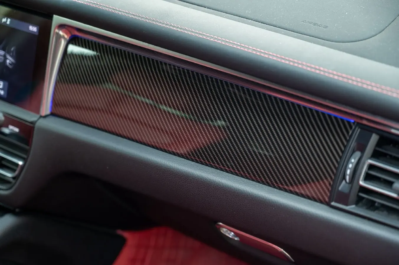 2023 Porsche Macan 2.0T 265HP L4 7DCT,autocango,china used car exporter,china ev exporter,chinese used car exporter,chinese used ev exporter