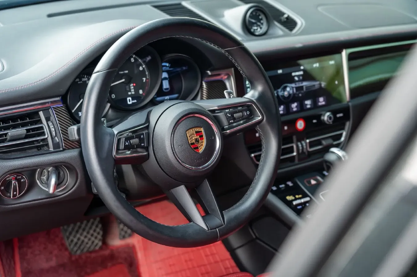 2023 Porsche Macan 2.0T 265HP L4 7DCT,autocango,china used car exporter,china ev exporter,chinese used car exporter,chinese used ev exporter