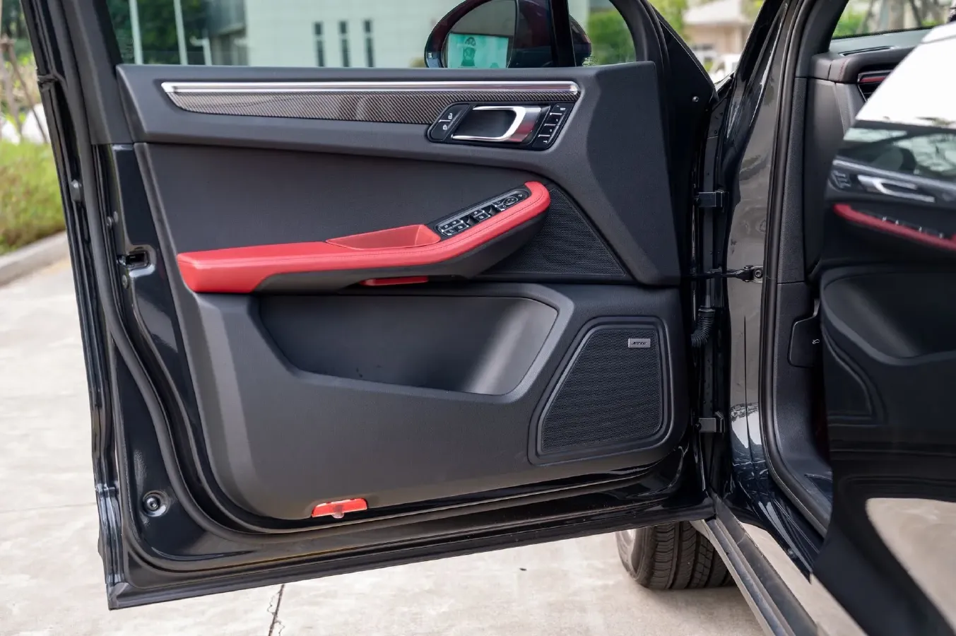 2023 Porsche Macan 2.0T 265HP L4 7DCT,autocango,china used car exporter,china ev exporter,chinese used car exporter,chinese used ev exporter