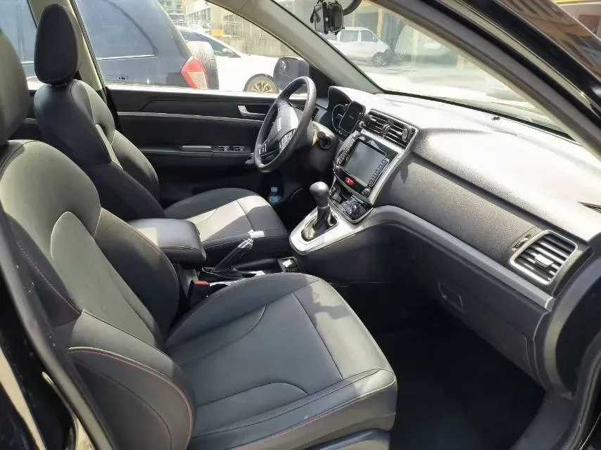 2019 Haval M6 1.5T 150HP L4 7DCT,autocango,china used car exporter,china ev exporter,chinese used car exporter,chinese used ev exporter