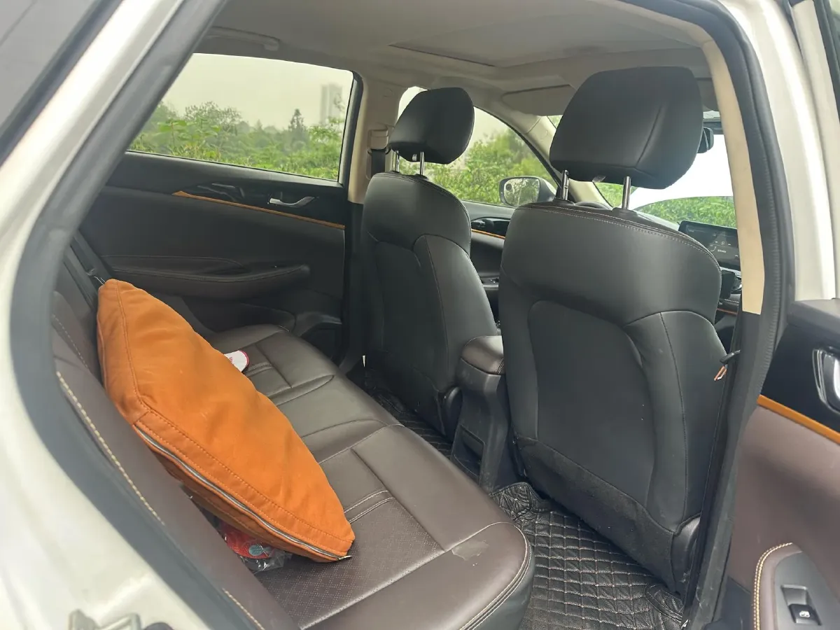 2019 ChangAn Eado DT 1.6L 125HP L4 5MT,autocango,china used car exporter,china ev exporter,chinese used car exporter,chinese used ev exporter