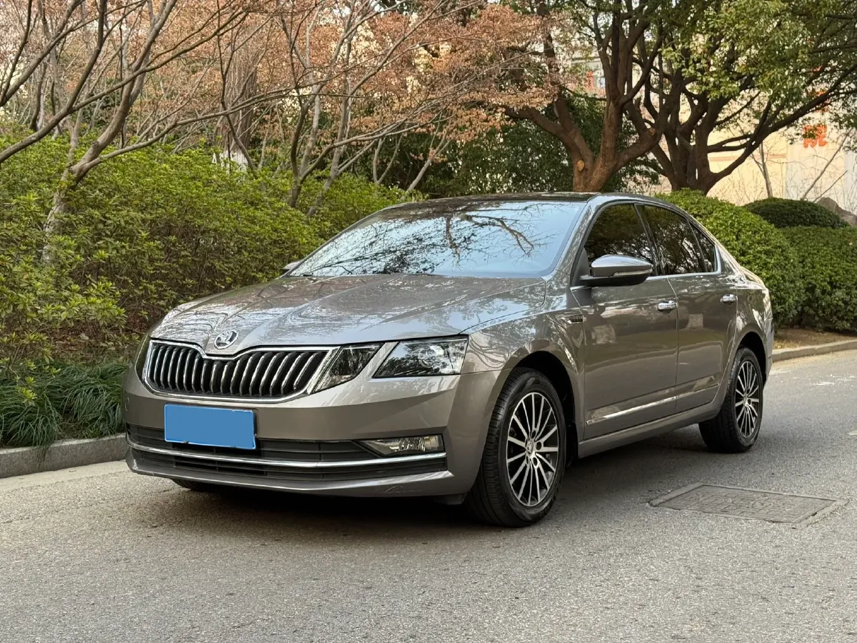 2019 Skoda Octavia 1.5L 116HP L4 6AT,autocango,china used car exporter,china ev exporter,chinese used car exporter,chinese used ev exporter