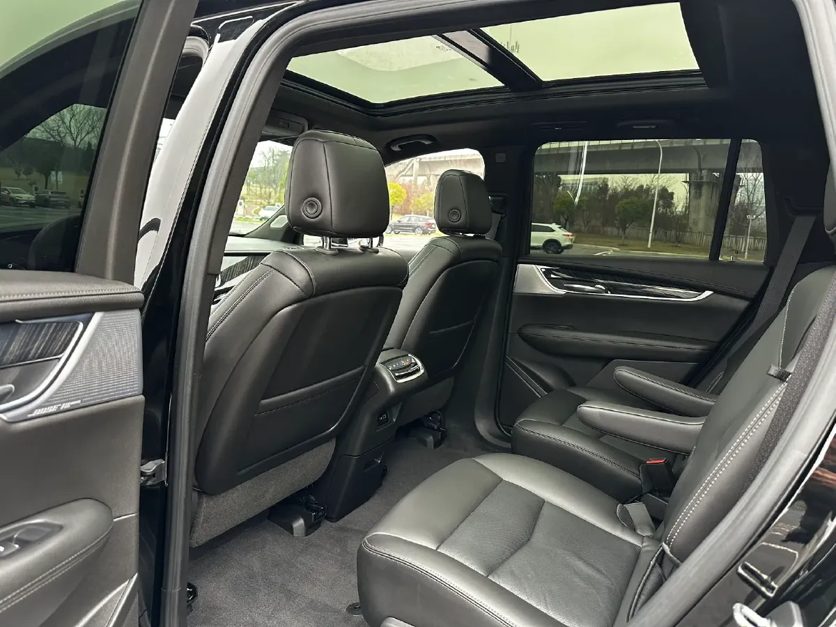 2022 Cadillac XT6 2.0T 237HP L4 9AT,autocango,china used car exporter,china ev exporter,chinese used car exporter,chinese used ev exporter