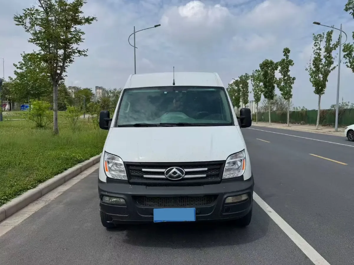2018 MAXUS XinTu V80 2.5T 136HP L4 6AMT,autocango,china used car exporter,china ev exporter,chinese used car exporter,chinese used ev exporter