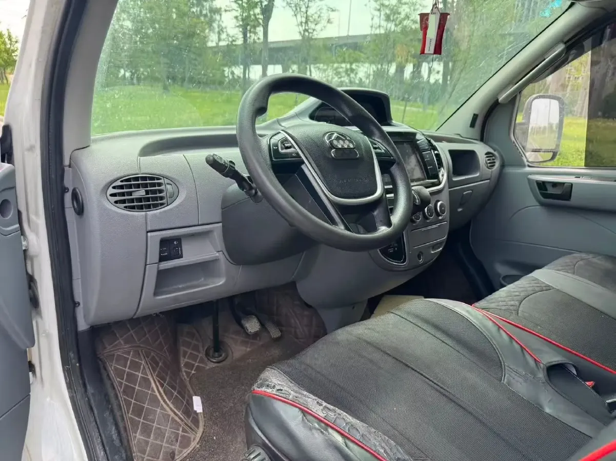 2018 MAXUS XinTu V80 2.5T 136HP L4 6AMT,autocango,china used car exporter,china ev exporter,chinese used car exporter,chinese used ev exporter