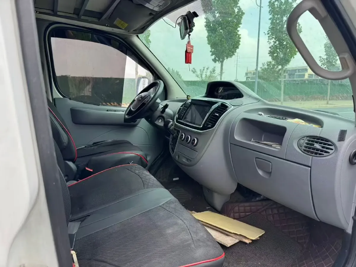2018 MAXUS XinTu V80 2.5T 136HP L4 6AMT,autocango,china used car exporter,china ev exporter,chinese used car exporter,chinese used ev exporter