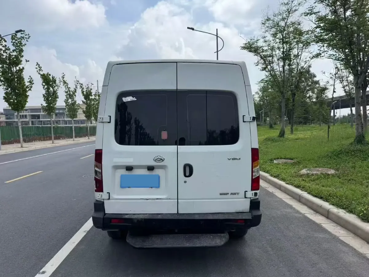 2018 MAXUS XinTu V80 2.5T 136HP L4 6AMT,autocango,china used car exporter,china ev exporter,chinese used car exporter,chinese used ev exporter
