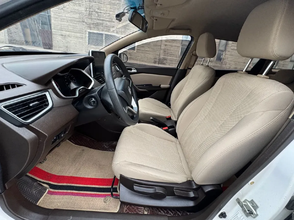 2017 BaoJun 310W 1.5L 112HP L4 6MT,autocango,china used car exporter,china ev exporter,chinese used car exporter,chinese used ev exporter