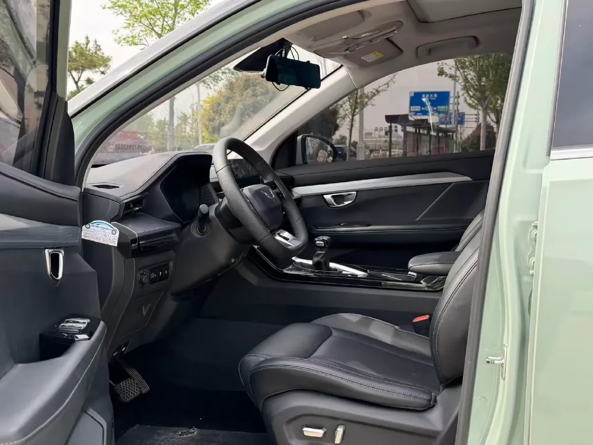 2021 WuLing XingChen 1.5T 147HP L4 CVT,autocango,china used car exporter,china ev exporter,chinese used car exporter,chinese used ev exporter