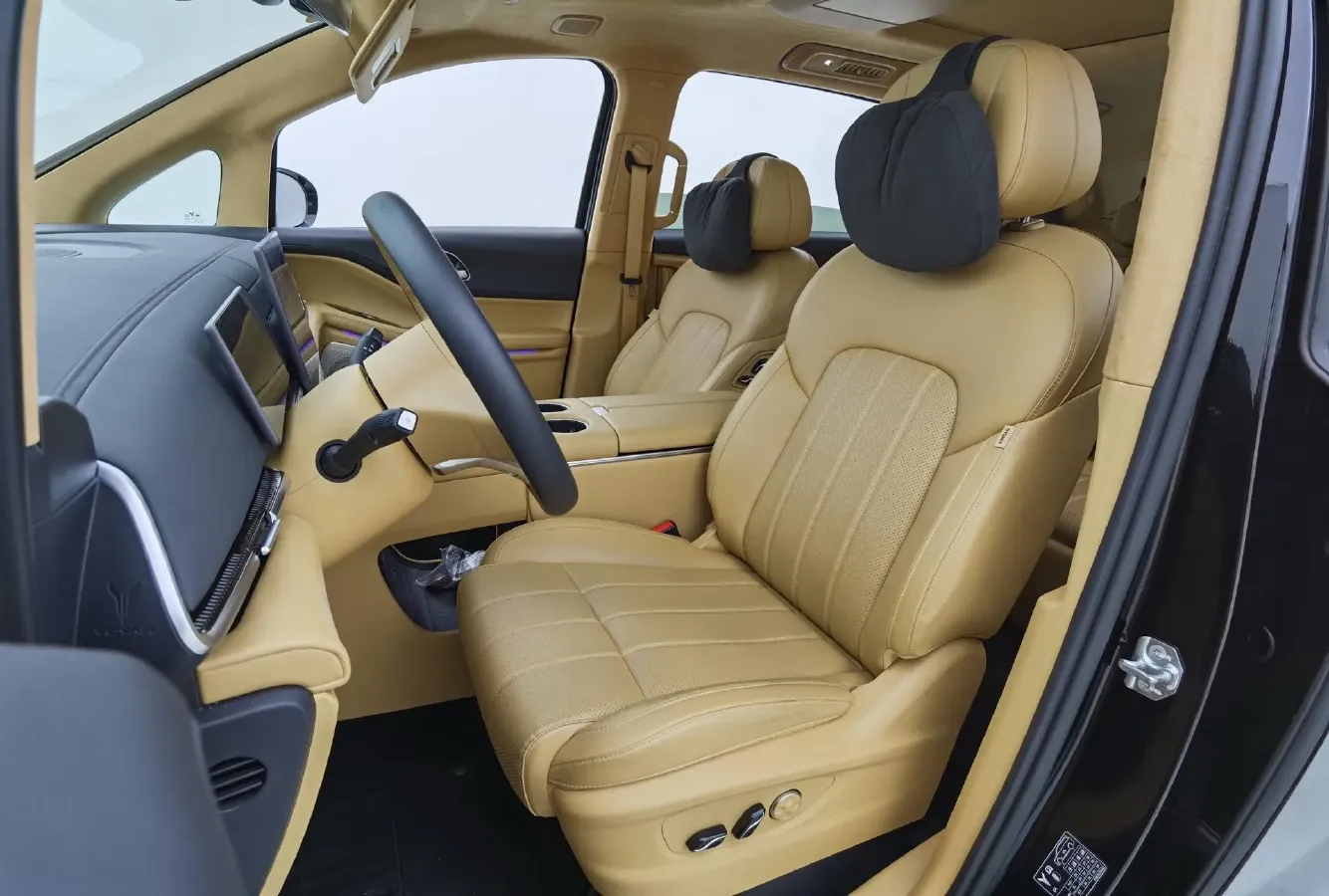 2025 Voyah Dream 1.5T 150HP L4 PHEV 41.7KWH,autocango,china used car exporter,china ev exporter,chinese used car exporter,chinese used ev exporter