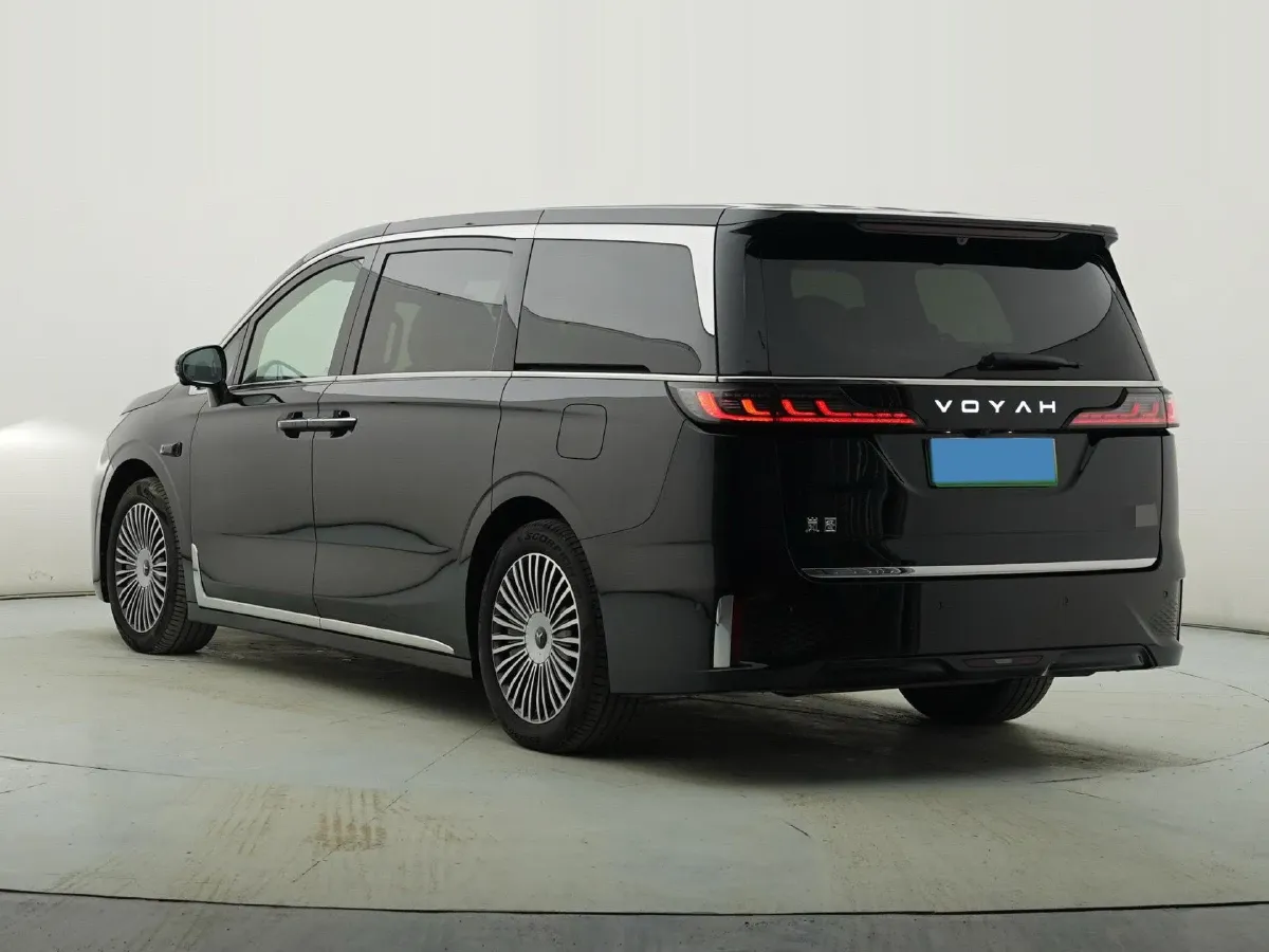 2025 Voyah Dream 1.5T 150HP L4 PHEV 41.7KWH,autocango,china used car exporter,china ev exporter,chinese used car exporter,chinese used ev exporter