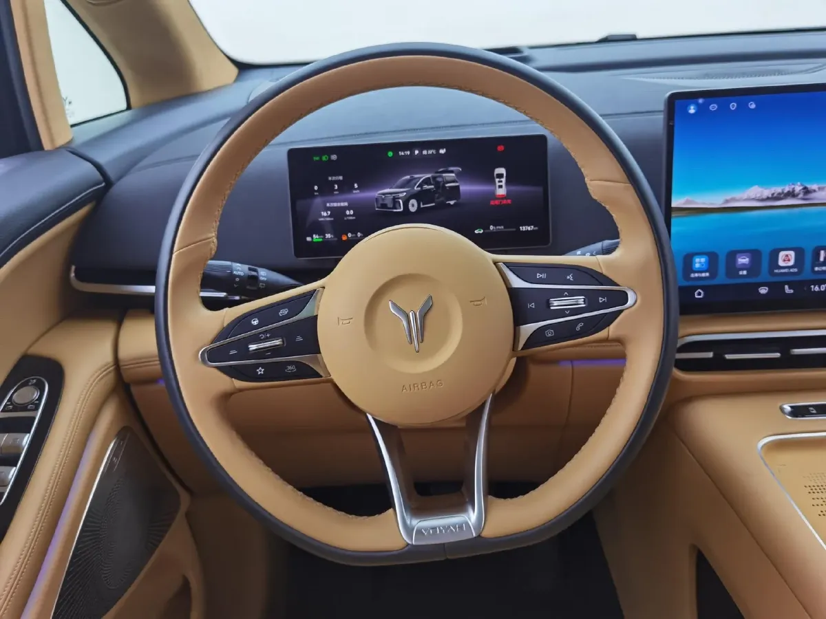 2025 Voyah Dream 1.5T 150HP L4 PHEV 41.7KWH,autocango,china used car exporter,china ev exporter,chinese used car exporter,chinese used ev exporter