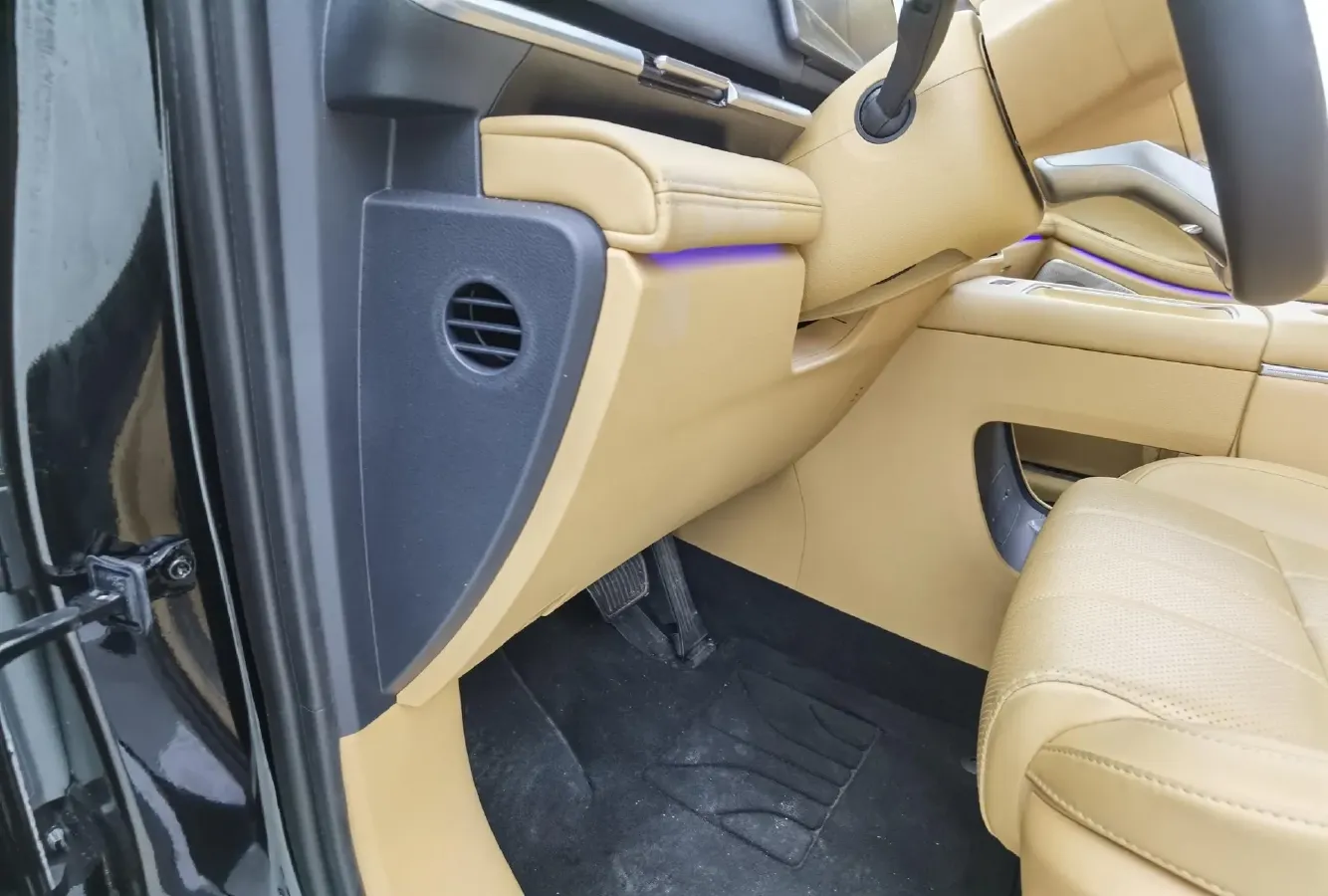 2025 Voyah Dream 1.5T 150HP L4 PHEV 41.7KWH,autocango,china used car exporter,china ev exporter,chinese used car exporter,chinese used ev exporter