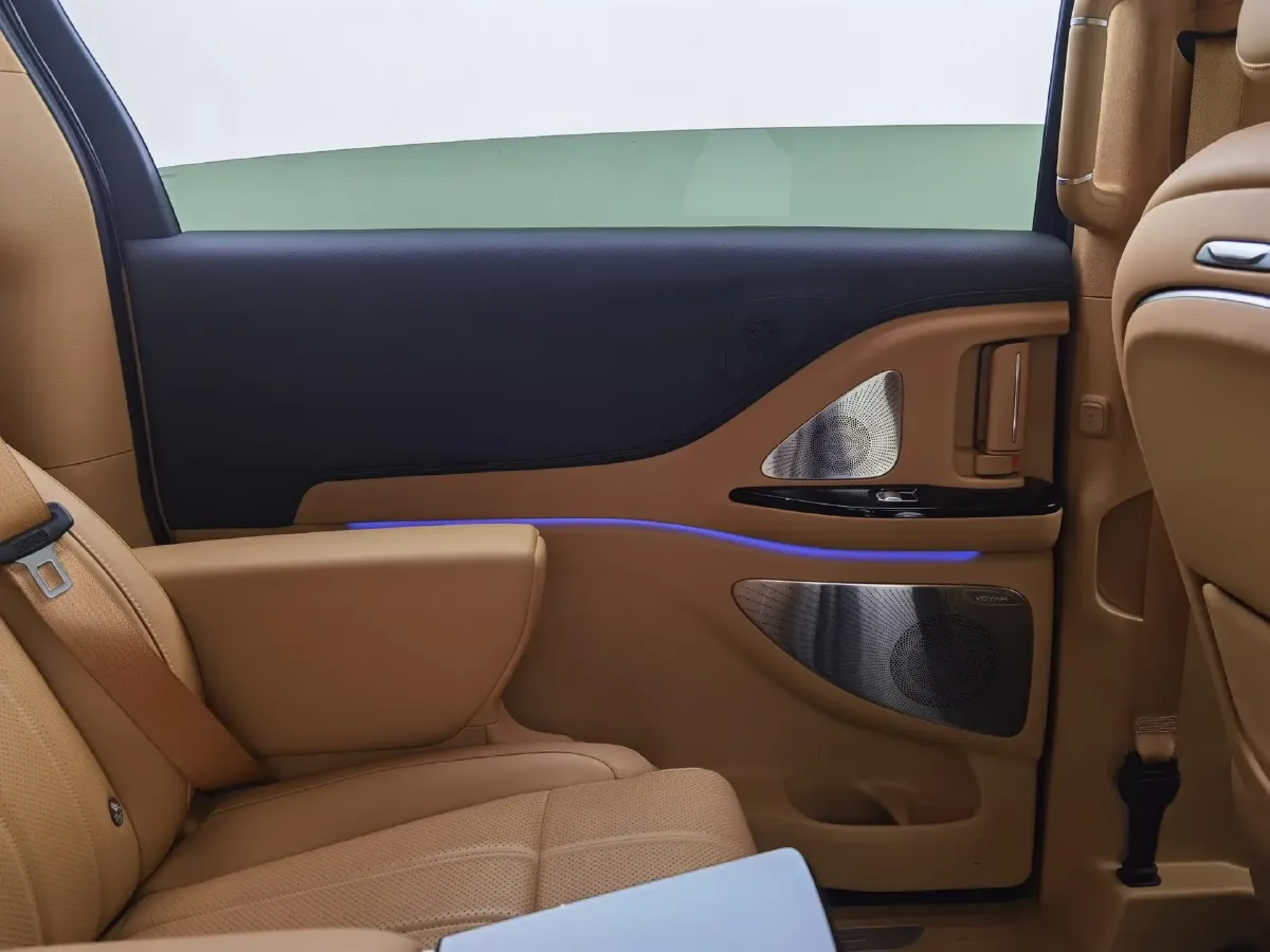 2025 Voyah Dream 1.5T 150HP L4 PHEV 41.7KWH,autocango,china used car exporter,china ev exporter,chinese used car exporter,chinese used ev exporter