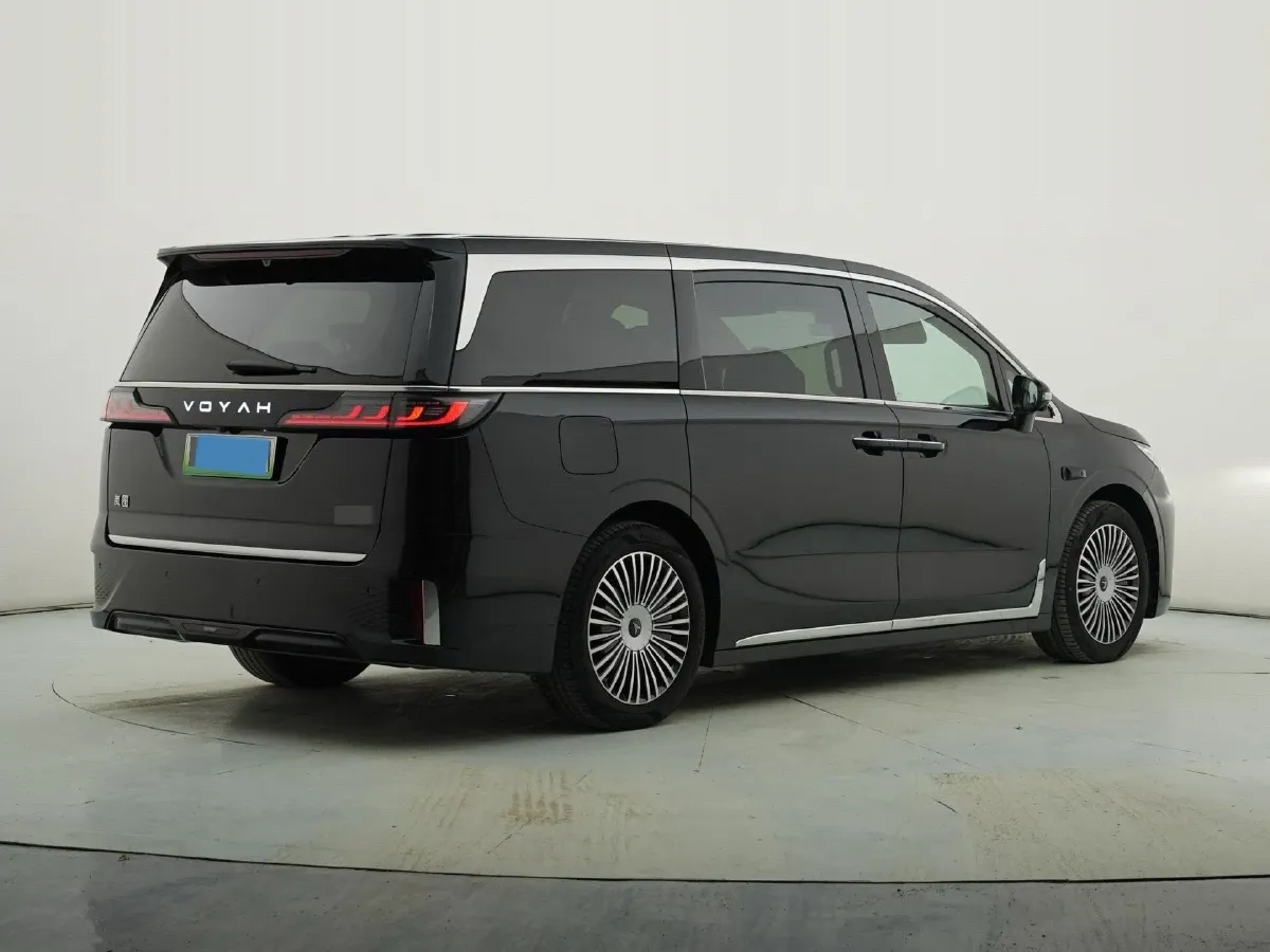 2025 Voyah Dream 1.5T 150HP L4 PHEV 41.7KWH,autocango,china used car exporter,china ev exporter,chinese used car exporter,chinese used ev exporter