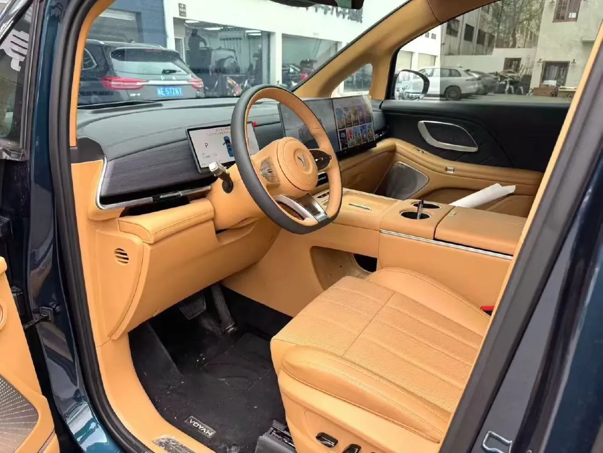 2026 Voyah Dream 1.5T 150HP L4 PHEV,autocango,china used car exporter,china ev exporter,chinese used car exporter,chinese used ev exporter