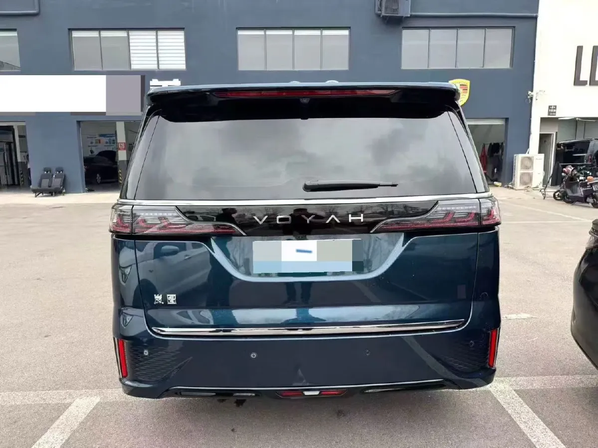 2026 Voyah Dream 1.5T 150HP L4 PHEV,autocango,china used car exporter,china ev exporter,chinese used car exporter,chinese used ev exporter