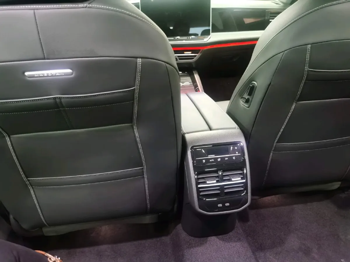 2024 Volkswagen Magotan 2.0T 220HP L4 7DCT,autocango,china used car exporter,china ev exporter,chinese used car exporter,chinese used ev exporter