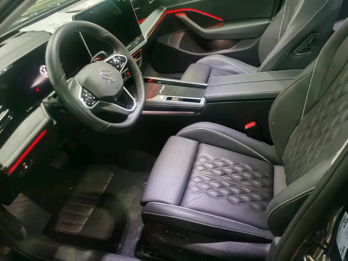 2024 Volkswagen Magotan 2.0T 220HP L4 7DCT,autocango,china used car exporter,china ev exporter,chinese used car exporter,chinese used ev exporter