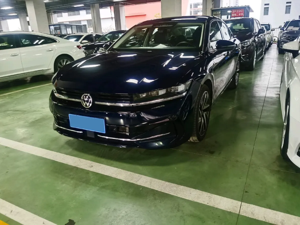 2024 Volkswagen Magotan 2.0T 220HP L4 7DCT,autocango,china used car exporter,china ev exporter,chinese used car exporter,chinese used ev exporter