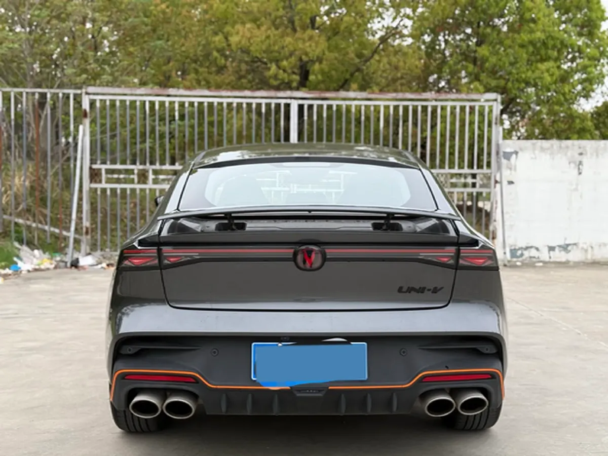 2025 ChangAn UNI-V 2.0T 245HP L4 8AT,autocango,china used car exporter,china ev exporter,chinese used car exporter,chinese used ev exporter