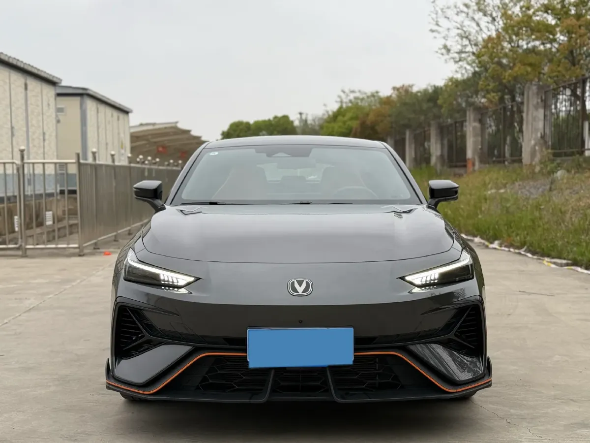 2025 ChangAn UNI-V 2.0T 245HP L4 8AT,autocango,china used car exporter,china ev exporter,chinese used car exporter,chinese used ev exporter