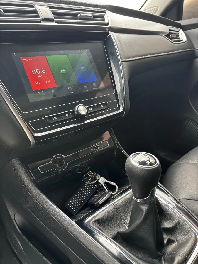 2020 Roewe i5 1.5L 120HP L4 5MT,autocango,china used car exporter,china ev exporter,chinese used car exporter,chinese used ev exporter