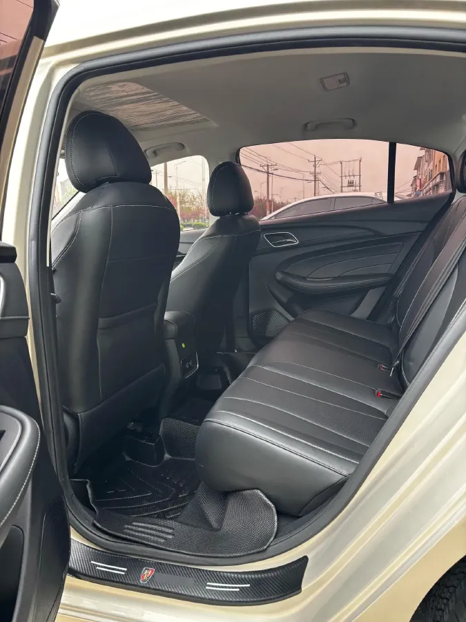 2020 Roewe i5 1.5L 120HP L4 5MT,autocango,china used car exporter,china ev exporter,chinese used car exporter,chinese used ev exporter