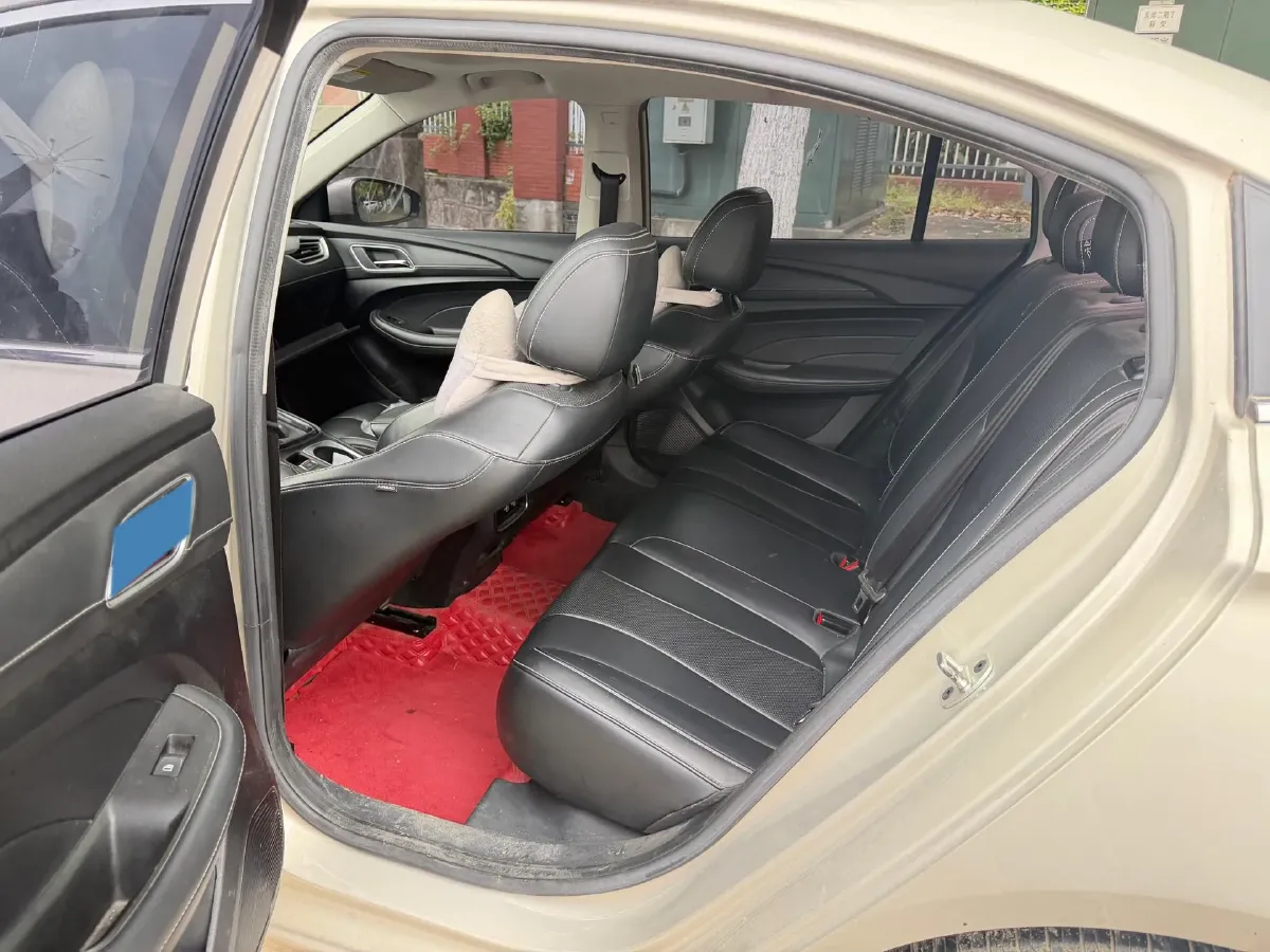 2020 Roewe i5 1.5L 120HP L4 CVT,autocango,china used car exporter,china ev exporter,chinese used car exporter,chinese used ev exporter