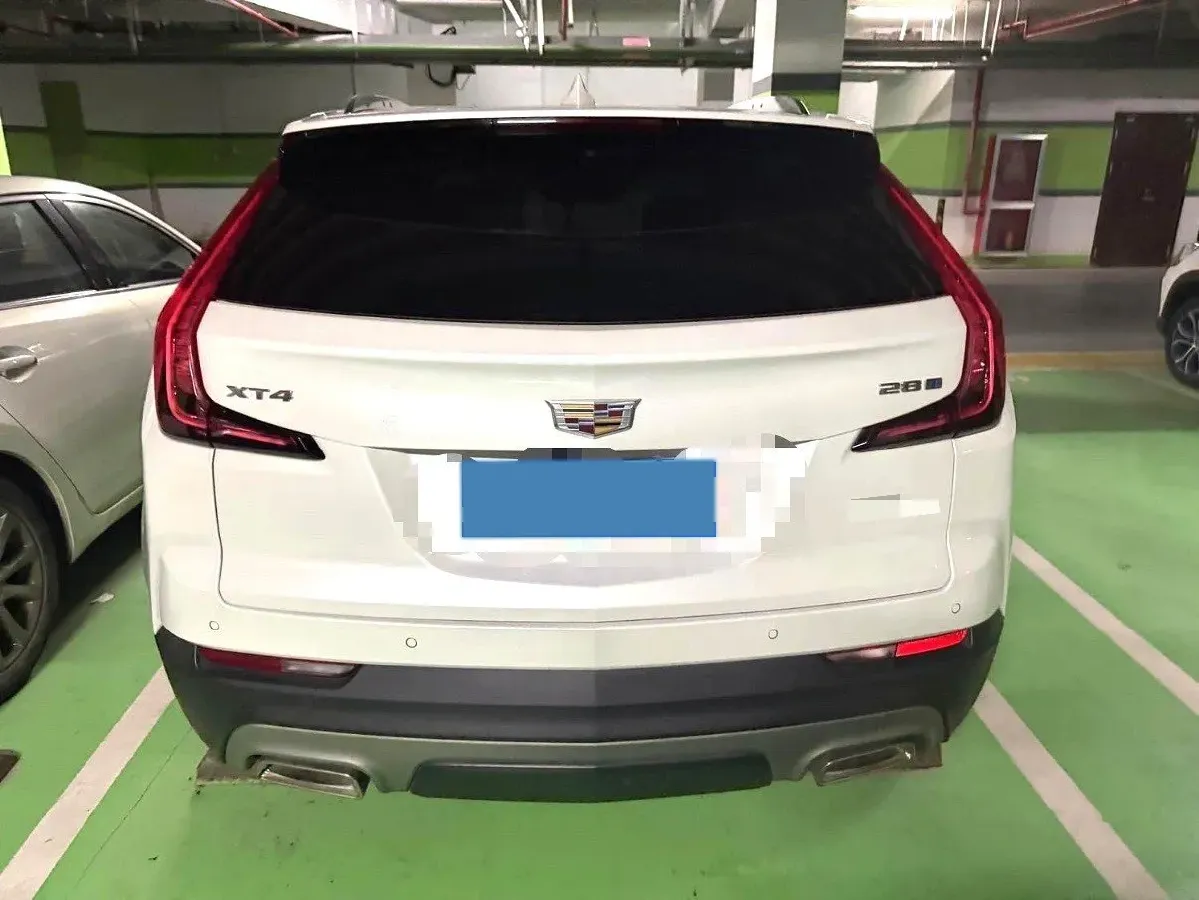 2022 Cadillac XT4 2.0T 237HP L4 9AT,autocango,china used car exporter,china ev exporter,chinese used car exporter,chinese used ev exporter
