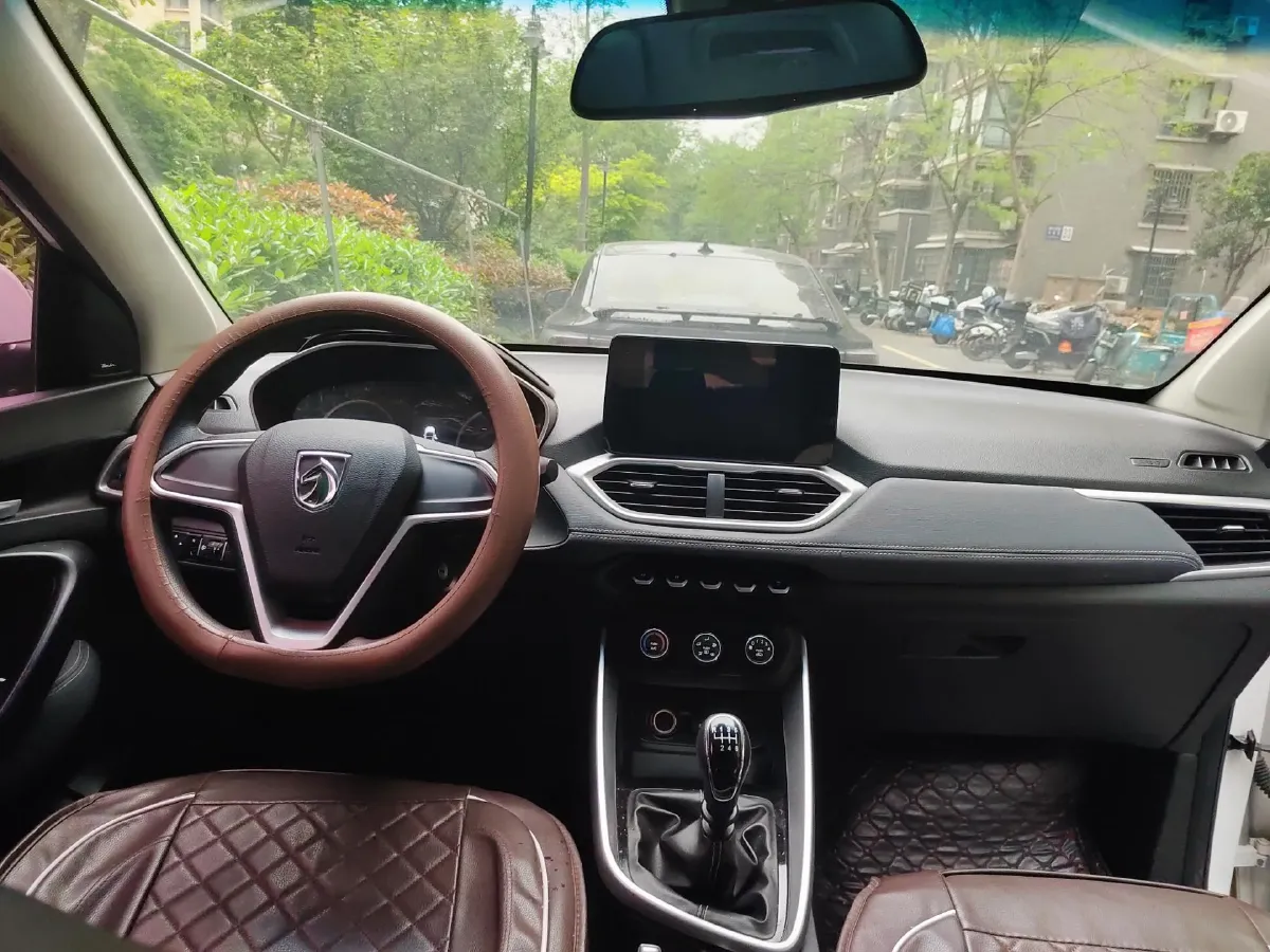 2018 BaoJun 530 1.5T 150HP L4 6MT,autocango,china used car exporter,china ev exporter,chinese used car exporter,chinese used ev exporter