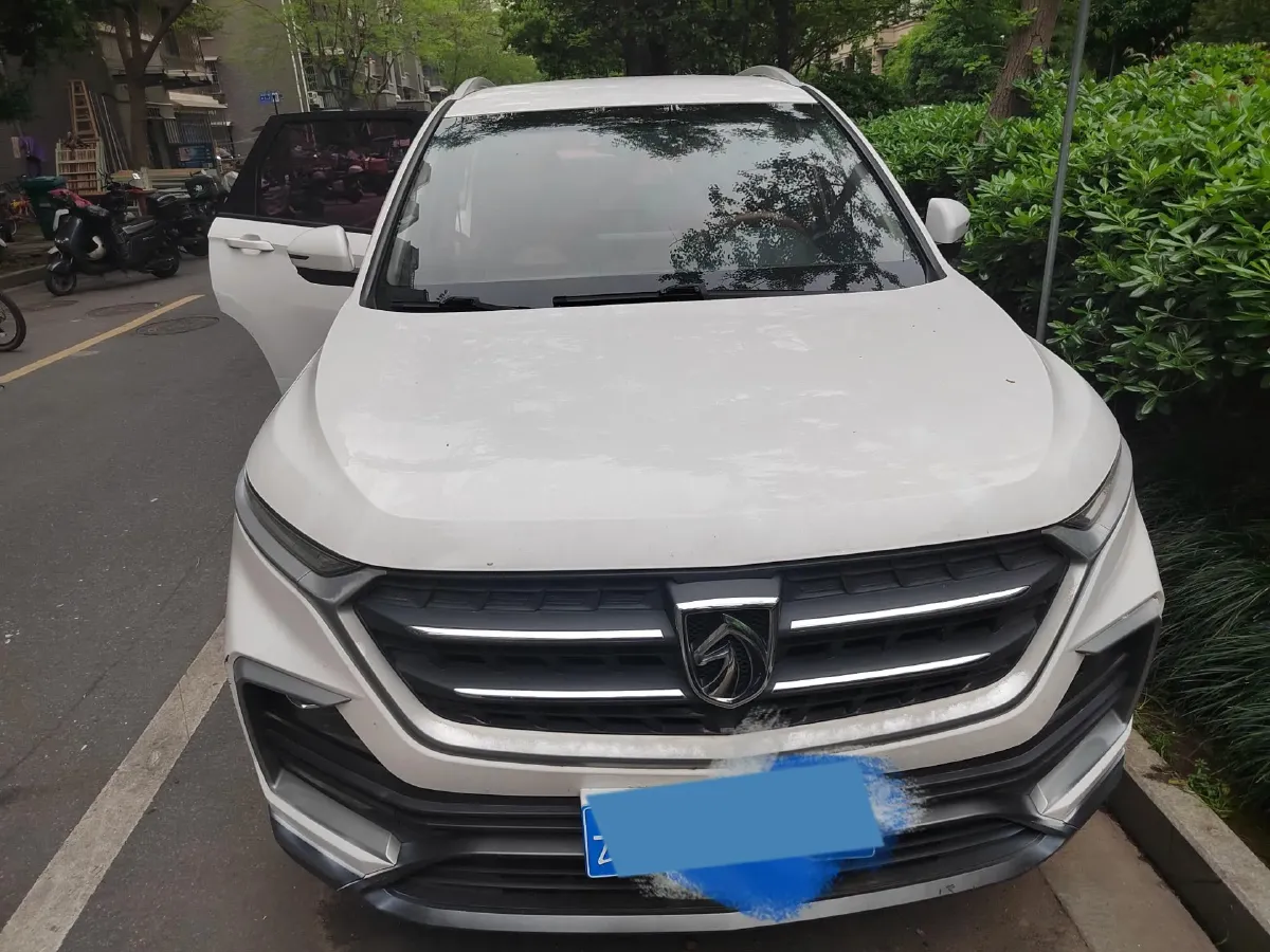 2018 BaoJun 530 1.5T 150HP L4 6MT,autocango,china used car exporter,china ev exporter,chinese used car exporter,chinese used ev exporter