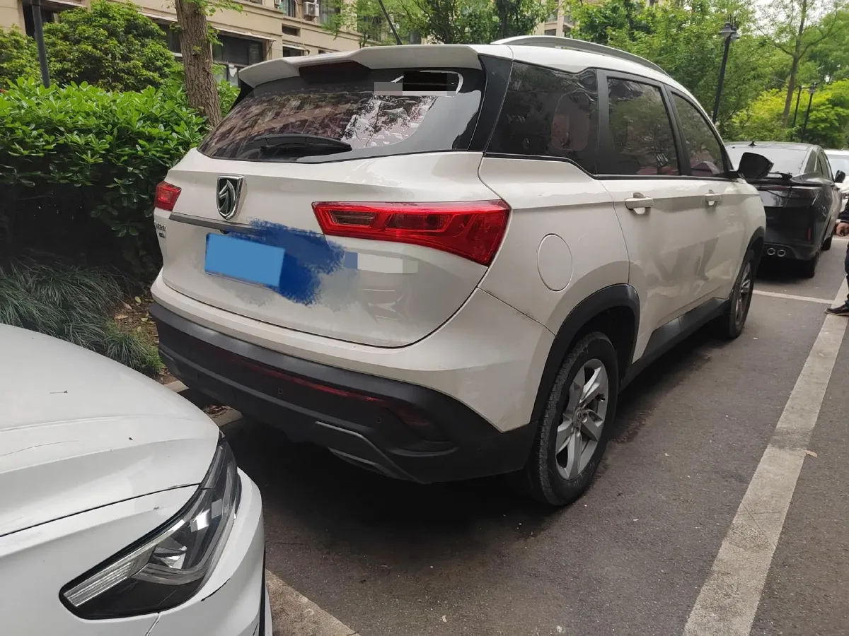 2018 BaoJun 530 1.5T 150HP L4 6MT,autocango,china used car exporter,china ev exporter,chinese used car exporter,chinese used ev exporter