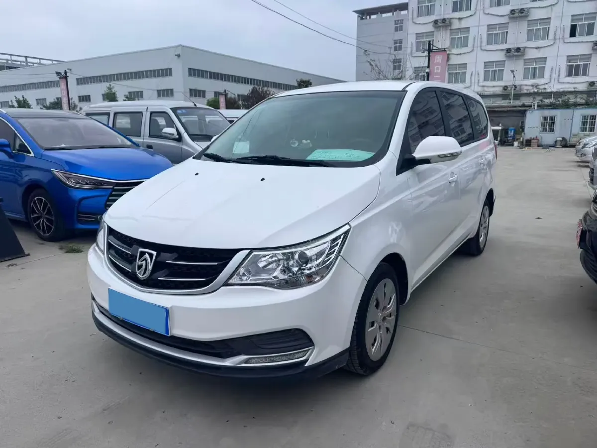 2016 BaoJun 730 1.5L 112HP L4 5MT,autocango,china used car exporter,china ev exporter,chinese used car exporter,chinese used ev exporter