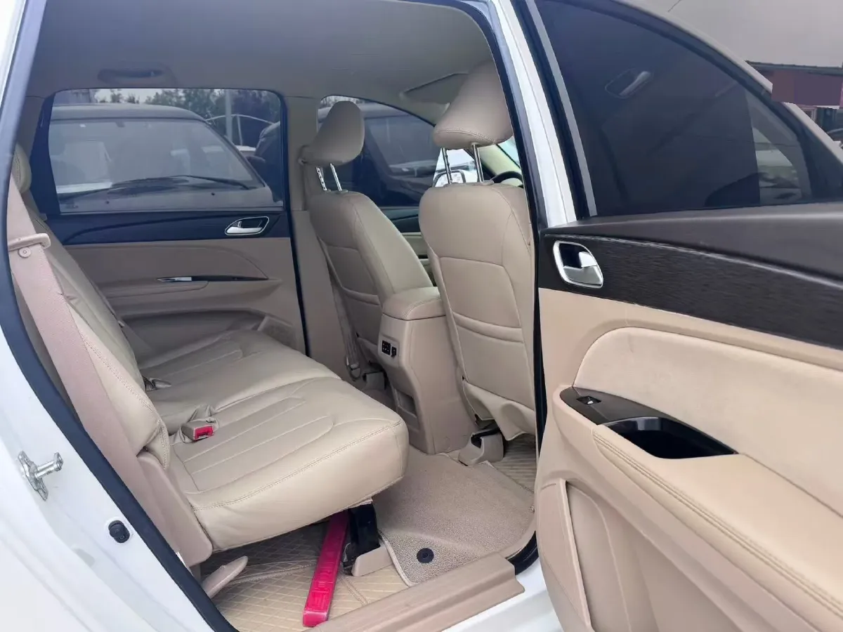 2016 BaoJun 730 1.5L 112HP L4 5MT,autocango,china used car exporter,china ev exporter,chinese used car exporter,chinese used ev exporter