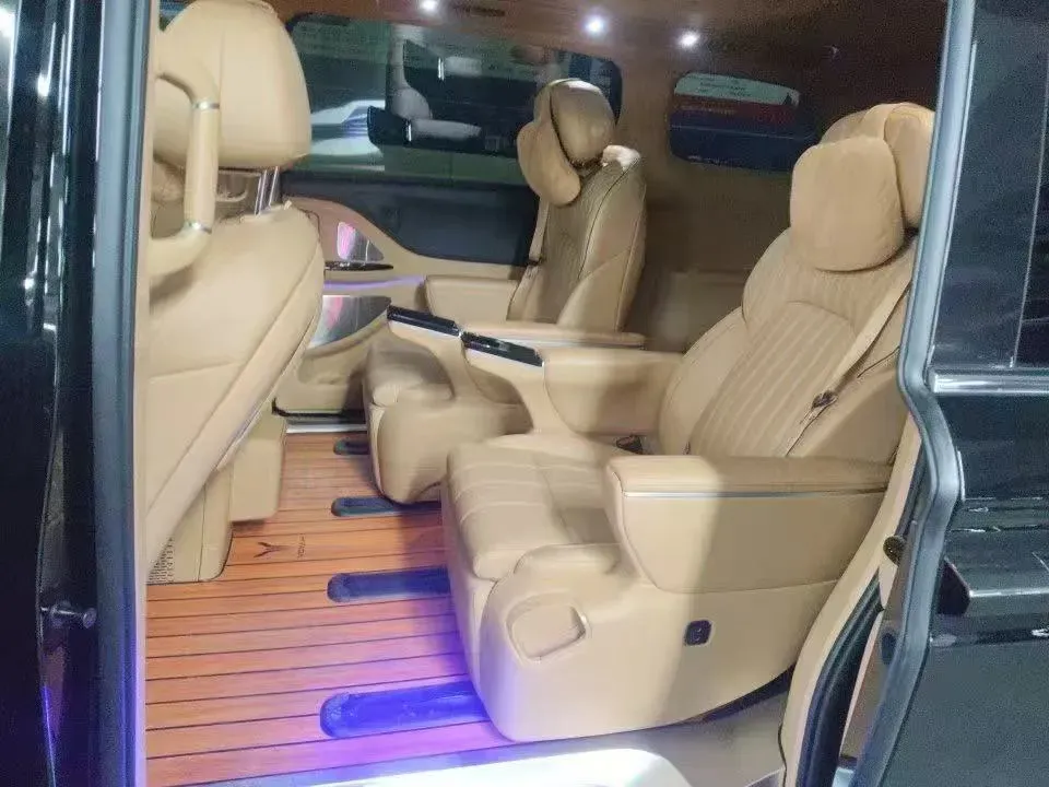 2025 Voyah Dream 1.5T 150HP L4 PHEV 41.7KWH,autocango,china used car exporter,china ev exporter,chinese used car exporter,chinese used ev exporter